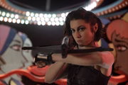 Helena Bertinelli (Mary Elizabeth Winstead), a Caçadora: assassina em busca de vingança