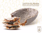 A Havanna inovou com um de chocolate branco, pedaços de cookies, limão-siciliano e recheio do já conhecido <i>dulce de leche</i> da marca (R$ 85,90, com 300 g)