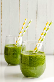 Ainda tem alto poder diurético. Aliado a uma dieta balanceada, o detox é capaz de queimar até 4 kg por semana 