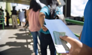 Pessoas com deficiência ou mobilidade reduzida que queiram votar em outra seção ou local de votação têm entre os dias 18 de julho e 18 de agosto de 2022 para informar à Justiça Eleitoral