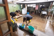 A chuva do fim de semana não foi suficiente para tirar o ânimo de Júlia, caçula da família