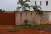 Família das vítimas deixou a residência