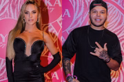 Ela terminou recentemente com o cantor 