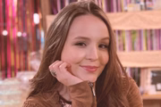 Larissa Manoela precisará mais alguns meses para fazer sua estreia em novelas da Globo