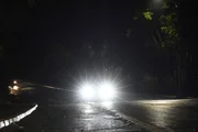Carros têm de usar luz alta em vários trechos da via