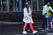 A cantora desembarcou no aeroporto de Guarulhos, em São Paulo 