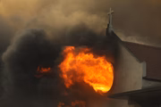 Igreja queimada em Pacific Palisades