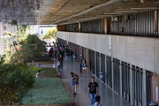 Calcula-se uma perda entre R$ 7 milhões e R$ 10 milhões para o orçamento de cada instituição