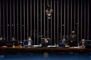 Mesa do Senado durante sessão semipresencial