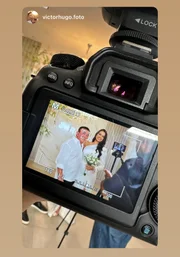 Amado Batista e Calita Franciele são clicados nos bastidores do casamento civil