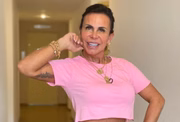 Nesse meio tempo, a cantora adotou o nome artístico inspirado no título do filme brasileiro Aleluia Gretchen, lançado em 1976