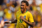 Dono da camisa 10 do time de Paris, Neymar já teve diversos penteados e raramente escolhe o mais simples