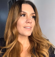 Simony é cantora