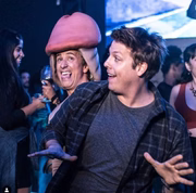 Ator e comediante apresenta, no GNT, o programa de entrevistas Que História É Essa, Porchat?