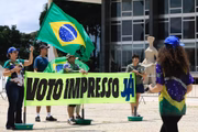 Manifestantes favoráveis ao voto impresso