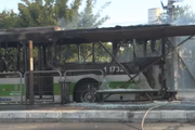 O ônibus ficou destruído