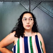 Camila Moura mostrou uma mala pronta e deixou os seguidores votarem se era dela ou de Lucas Henrique