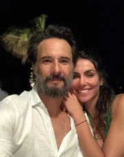 O casal é discreto