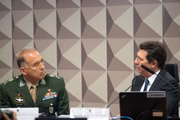 Gustavo Henrique Dutra ao lado do presidente da CMPI do 8/1, Arthur Maia