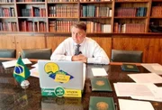 Durante as lives semanais, o assunto é recorrente. Bolsonaro prometeu que apresentaria, em uma delas, prova de fraudes eleitorais que supostamente ocorreram em 2014. No entanto, acabou alegando que “não tem como comprovar que as eleições foram fraudadas” e, mesmo assim, prosseguiu atacando o sistema eleitoral