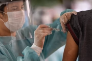 O imunizante protege contra os vírus H1N1, H3N2 e influenza B