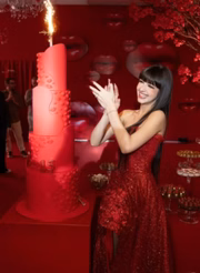 A menina completou 15 anos e fez um festão para comemorar