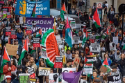 Dezenas de milhares de ativistas pró-Palestina participam de marcha em Londres
