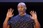 Tyson ficou muito conhecido por morder, e arrancar, a orelha de Evander Holyfield