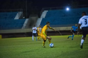 Joãozinho domina a bola