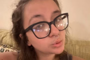 Manuela tem 16 anos e mora em Washington (EUA) com os pais