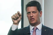 Deputado Ricardo Salles usou a vitória de Donald Trump para alfinetar Jair Bolsonaro quer batalha pelo impeachment