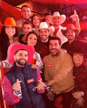 Amigos reunidos com Arthur Picoli e Vitória Lenoir