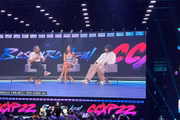 Bruna Marquezine e Xolo Maridueña na CCXP