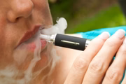 Mas uma parcela da população está migrando para os cigarros eletrônicos
