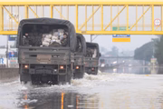 Caminhões do Exército chegam com ajuda humanitária ao Rio Grande do Sul