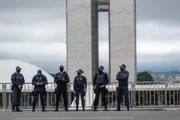 Policiais militares acompanharam o ato