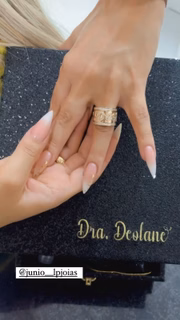 Aliança de Deolane