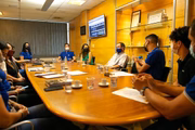 Equipe da Caesb em reunião