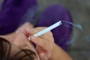 O cigarro é um fator de risco para várias doenças, inclusive para a Covid-19.