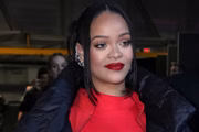 Maquiadora revela truques e produtos que Rihanna usou no Super Bowl