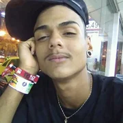 Jovem Matheus, agredido por PMs em shopping no Rio