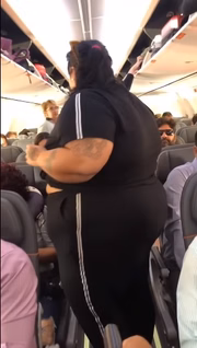 Em vídeo, ela mostrou o sufoco pelo qual passa quando viaja de avião 