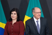 Simone Tebet ao lado do vice-presidente Geraldo Alckmin