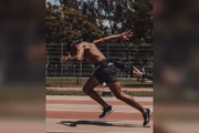 De família humilde, o jovem treinou por muito tempo em pistas de terra. O que parecia um desafio, no entanto, foi o segredo para garantir recordes e vitórias ao jovem rapaz
