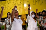Movimentos negro e social em marcha contra o racismo em Brasília