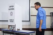 Candidato do PSol votou por volta das 10h deste domingo (27/10)