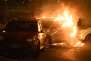 Manifestantes atearam fogo em carros na área central de Brasília