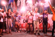 PE - EDUCA«√O/PROTESTOS/RECIFE - GERAL - Manifestantes participam do "3∫ Ato em Defesa da EducaÁ„o", chamado nas redes sociais de "Tsunami da EducaÁ„o", e tambÈm protestam contra a reforma da PrevidÍncia, no Recife (PE), nesta terÁa-feira, 13. Por todo o PaÌs, manifestantes se mobilizam nas ruas contra os contingenciamentos na EducaÁ„o e contra o programa Future- se, anunciado pelo MinistÈrio da EducaÁ„o em julho, cujo objetivo central È atrair investimentos privados para as universidades e regulamentar a participaÁ„o das organizaÁıes sociais na gest„o das instituiÁıes. 13/08/2019 - Foto: PEDRO DE PAULA/C”DIGO19/ESTAD√O CONTE⁄DO