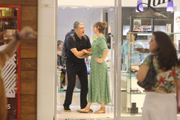 Depois, ele entrou em uma ótica