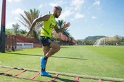 O atacante Gabriel (Gabigol), do Flamengo, treina no CT Ninho do Urubu